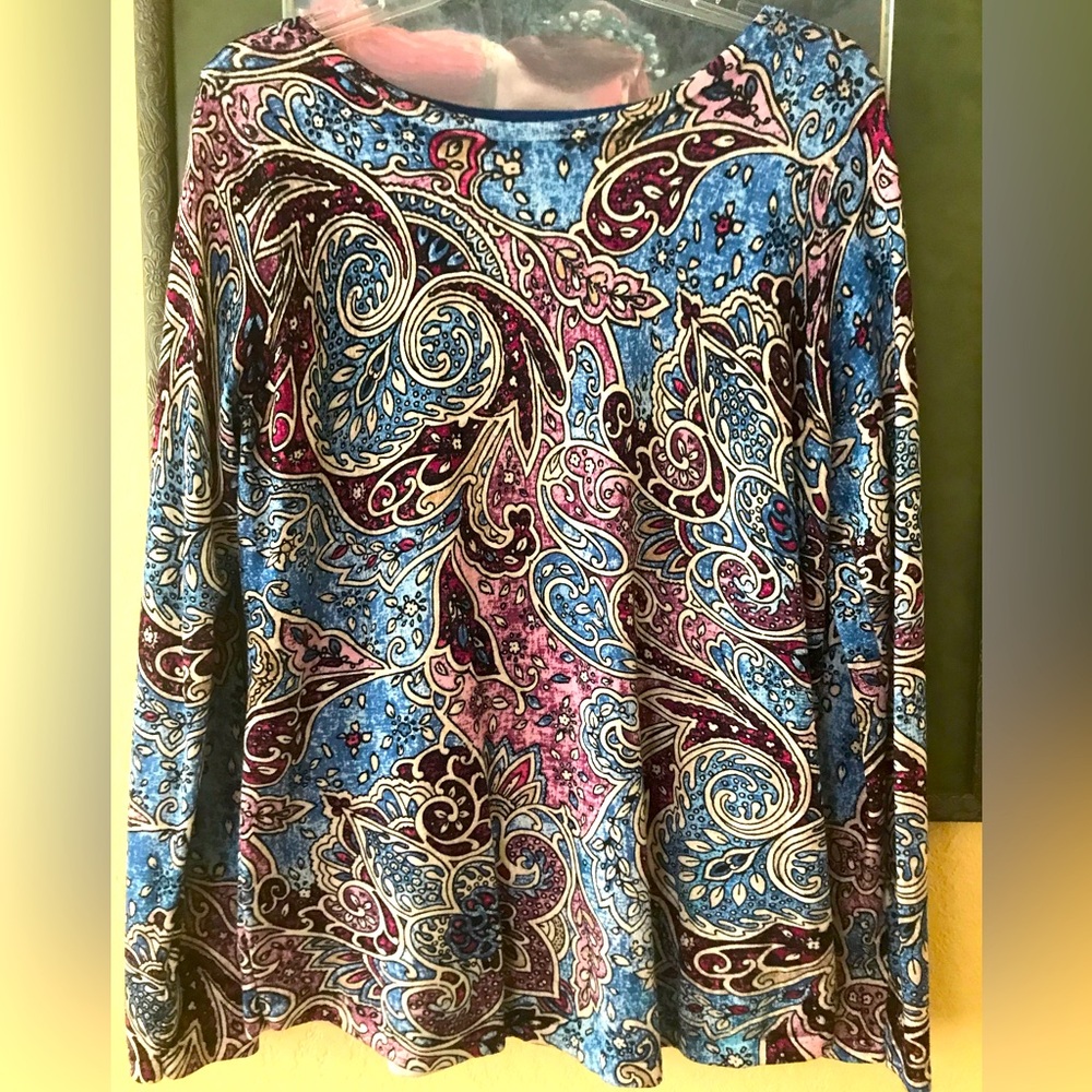 Pretty Chico’s pull over Sweater Round neck Medium